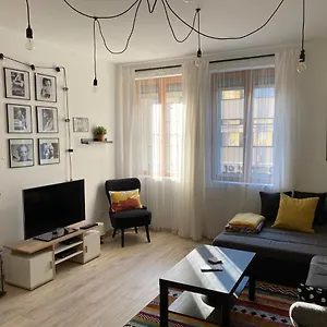 Apartman Bueno, Eger