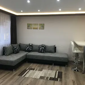 Apartman F&m, Eger